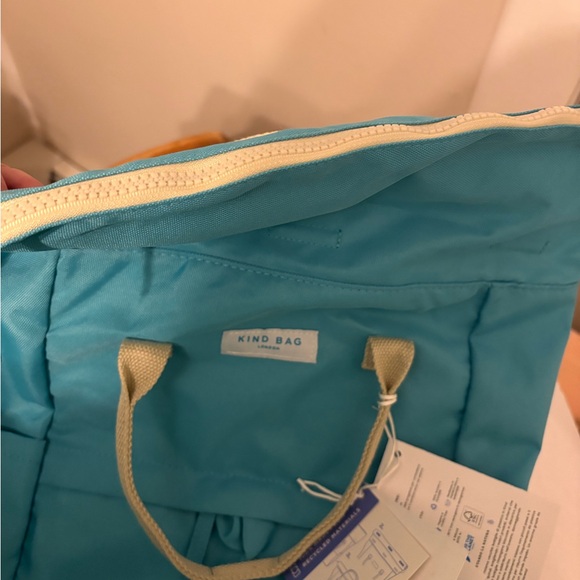 Kind Backpack in RARE COLOR - Picture 3 of 8
